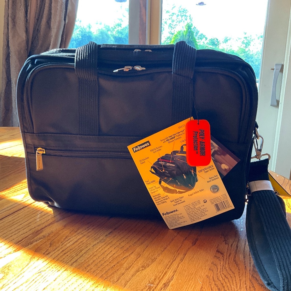 Fellows Expandable Computer Case #58433, black canvas, nwt